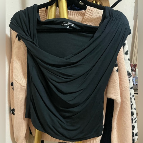 Abercrombie & Fitch Sweaters - Abercrombie & Fitch Black Off-the-Shoulder Sweater
